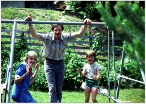 86N121 Father's Day - Nick and girls in backyard - Jun15